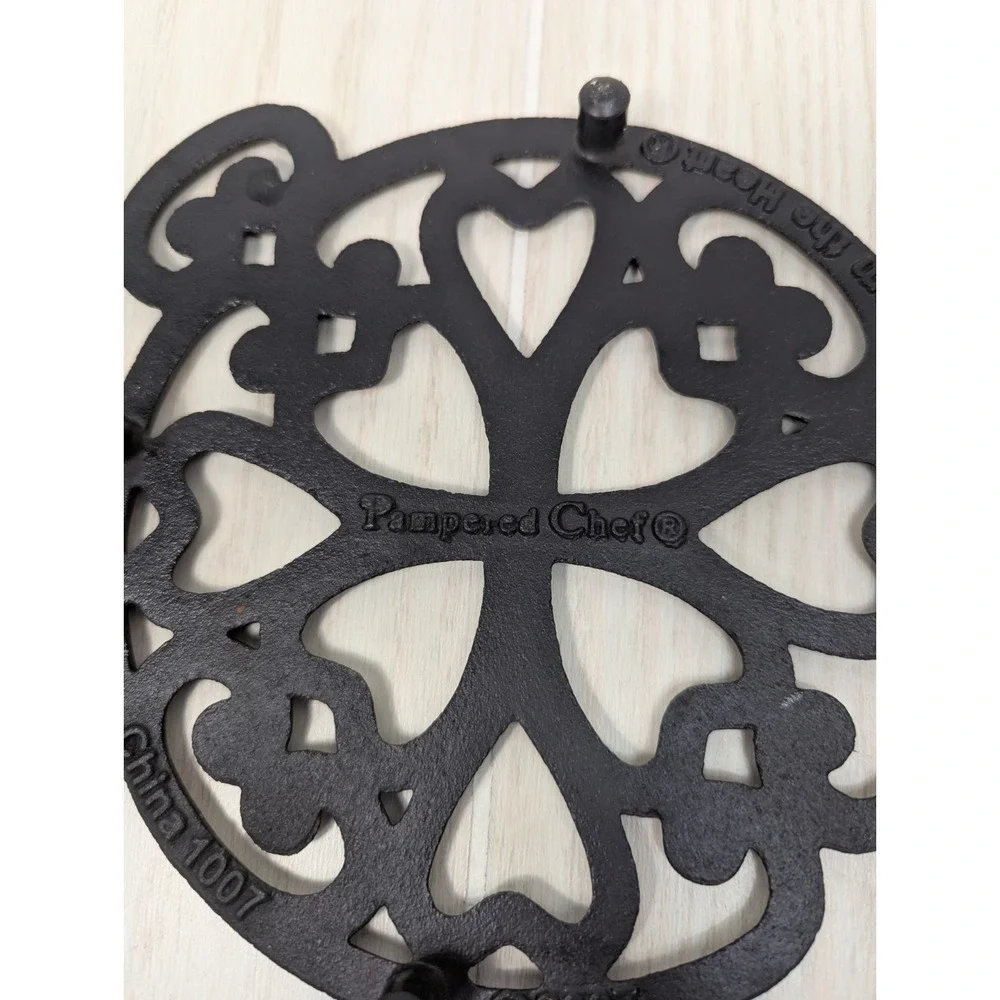 Pampered Chef 2007 copper metal trivet hearts scrolls